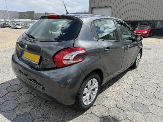Peugeot 208  picture 4
