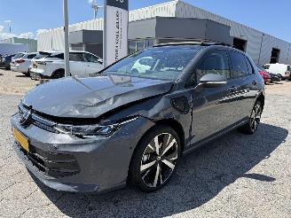Voiture accidenté Volkswagen Golf 1.5 AUTOMAAT eHybrid Life Edition 2025/10