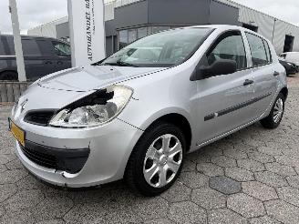 skadebil auto Renault Clio 1.2-16V Authentique 2007/12