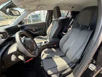 Peugeot e-2008 EV Allure Pack 50 kWh picture 14