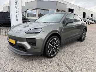 krockskadad bil auto Porsche Macan 4 95C 2024/11