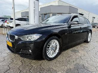 uszkodzony samochody osobowe BMW 3-serie Touring 320i Upgrade Edition 2014/2