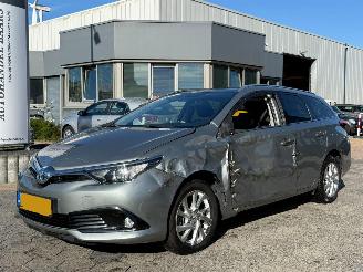 Schadeauto Toyota Auris Touring Sports 1.8 Hybrid Lease 2015/10