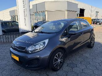 Unfallwagen Kia Rio 1.2 CVVT Comfort Pack 2013/7