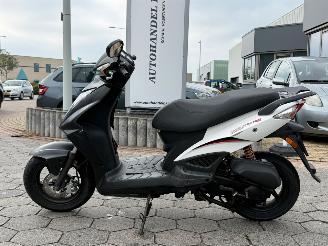 skadebil bromfiets Kymco  Agility 10 2010/4