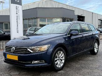 Vaurioauto  passenger cars Volkswagen Passat Variant 1.6 TDI Highline AUTOMAAT 2015/12