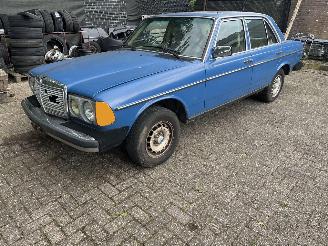 skadebil auto Mercedes 200-300D 300 D.AUTOMAAT   usa import. 1983/4