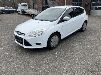Unfallwagen Ford Focus 1.6 TDCI TREND. AIRCO NAVI. 2013/7