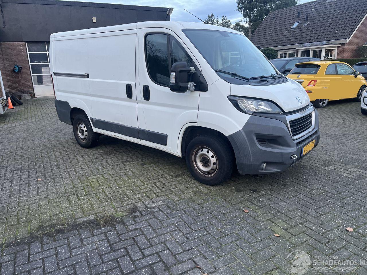 Peugeot Boxer 2.0 HDI L1H1 Premium dubbel schuifdeur.