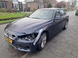 Voiture accidenté BMW 3-serie 320i high executive automaat 2012/5
