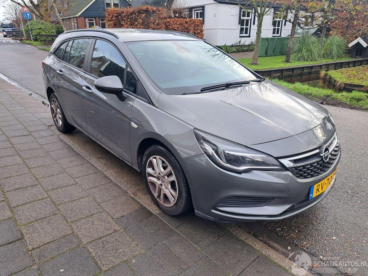Opel Astra SPORTS TOURER 1.0i online edition