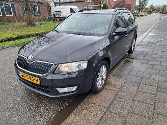krockskadad bil auto Skoda Octavia 1.2 tsi ambition 2015/6