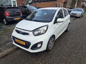 skadebil auto Kia Picanto 1.0 cvvt 2014/1