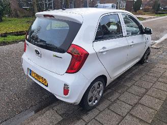 Kia Picanto 1.0 cvvt picture 3