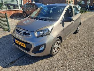 damaged passenger cars Kia Picanto 1.0 i 2012/9