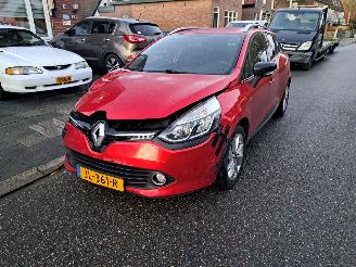Vaurioauto  passenger cars Renault Clio 0.9 tce limited 2016/5