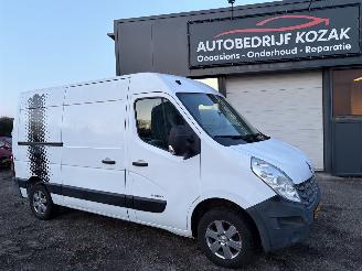begagnad bil bedrijf Renault Master T35 2.3 dCi L2H3 AIRCO NAVI 2011/10
