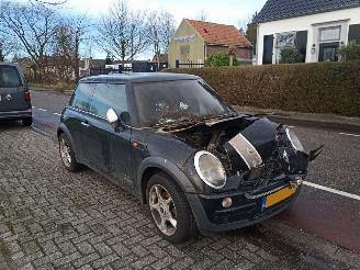 Salvage car Mini One 1.6 16v 2002/4