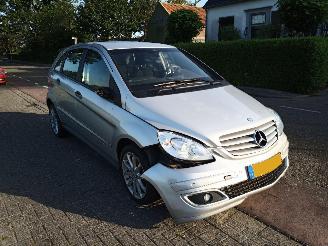 Salvage car Mercedes B-klasse 2.0 AUT 2006/7