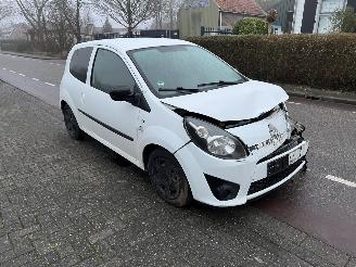 Coche siniestrado Renault Twingo 1.2-16V 2011/6