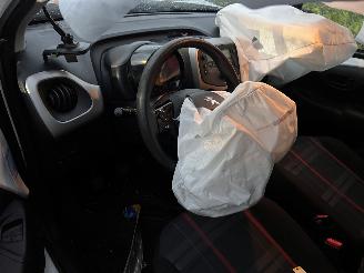 Peugeot 108 1.0-12V picture 5