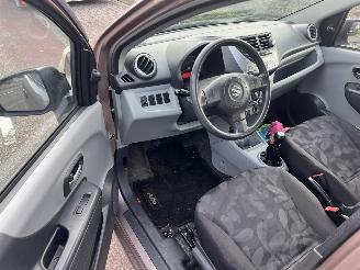 Suzuki Alto 1.0-12 picture 5