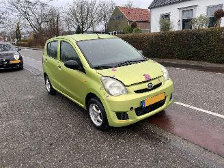 krockskadad bil auto Daihatsu Cuore 1.0-12V 2008/9