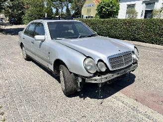 Vrakbiler auto Mercedes E-klasse E (W210) 300D 1997/9