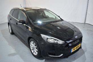 damaged passenger cars Ford Focus 1.0 Titanium 2017/8