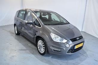 skadebil auto Ford S-Max  2013/4