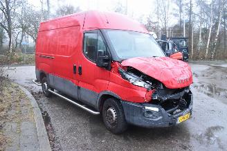 Schade bestelwagen Iveco Daily 35S12V 2.3 352 H3 L 2018/3