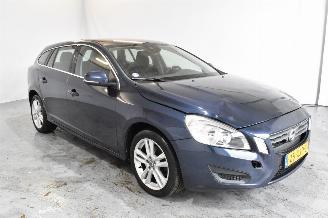 Schadeauto Volvo V-60 1.6 T3 Momentum 2012/6
