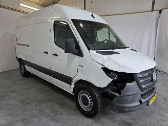 skadebil bedrijf Mercedes eSprinter L2H2 55kWh 2022/8