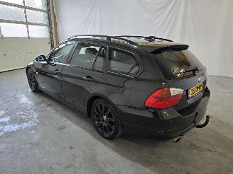 BMW 3-serie 320i Touring picture 5