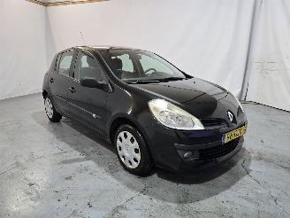 krockskadad bil auto Renault Clio 1.2-16V Special Line 2008/6