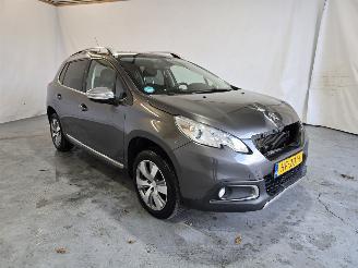 krockskadad bil auto Peugeot 2008 1.2 PureTech Blue Lease Executive 2015/10