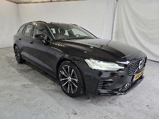 skadebil auto Volvo V-60 2.0 T6 Plug-in hybrid AWD Plus Dark 2025/1