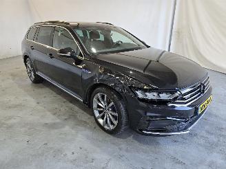 krockskadad bil auto Volkswagen Passat Variant 1.4 TSI PHEV GTE Business 2021/1