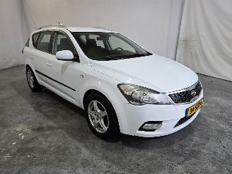 krockskadad bil auto Kia Cee d 1.4 CVVT Navigator Plus Pack 2012/3