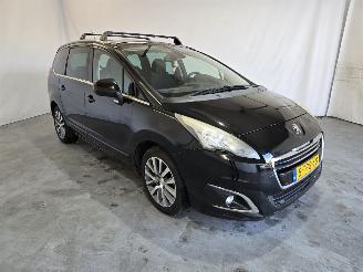 Damaged car Peugeot 5008 1.6 THP Blue Lease Executive 7p. 2014/4