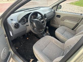 Dacia Logan 1.6-16V Lauréate picture 10