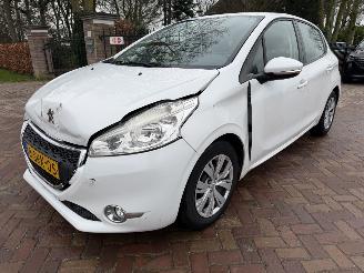  Peugeot 208 1.2 e-VTi Active  automaat 2013/11
