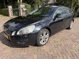 Schadeauto Volvo V-60 2.0 D3 R-Design 2011/3