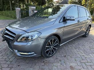 damaged passenger cars Mercedes B-klasse 180 Ambition 2012/7