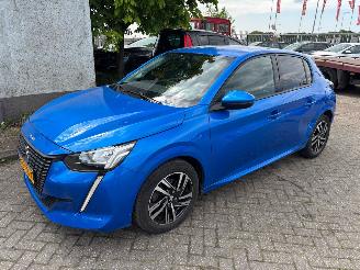 damaged passenger cars Peugeot 208 1.2pt automaat 2019/12