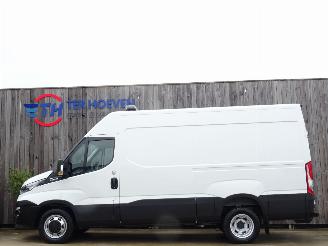 damaged passenger cars Iveco Daily 35-140 2.3 HPi L2H2 Klima Automaat Trekhaak 100KW Euro 6 2018/2