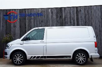 uszkodzony samochody osobowe Volkswagen Transporter T6 2.0 TDi L1H1 Edition-Pakket Airco Cruise Trekhaak 84KW Euro 6 2017/6