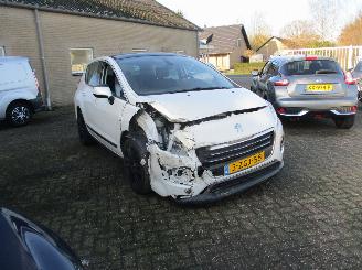 Schadeauto Peugeot 3008 1.6 THP Active Aut NAP REST BPM 1700 EURO !!!! 2015/1