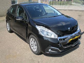 Schadeauto Peugeot 208 1.2 PureT BlueLion NAP REST BPM 400 EURO !!!! 2017/1