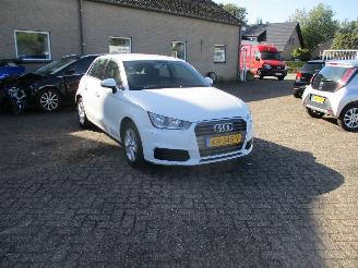 Vaurioauto  passenger cars Audi A1 SPORTBACK 1.0 TFSI ProLine 2016/10